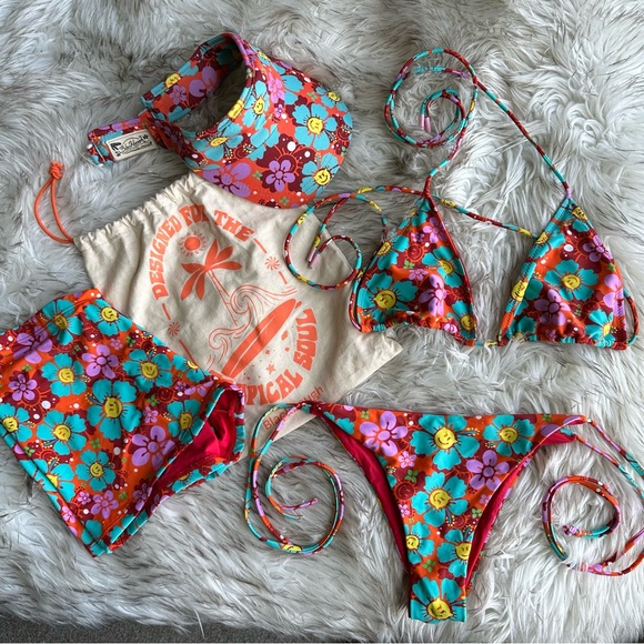 Blackbough Other - Blackbough bikini set with accessories